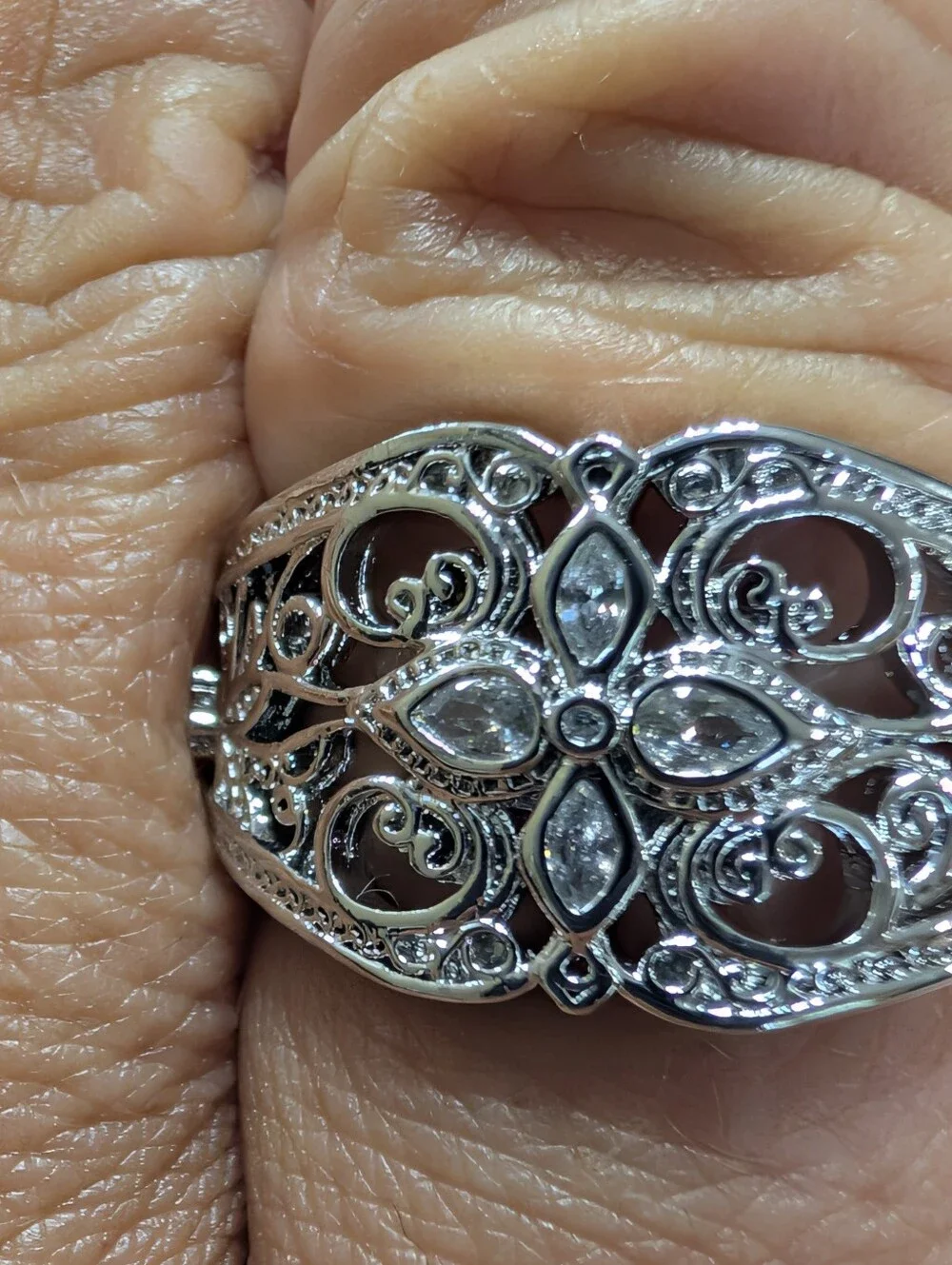 Size 8 Intricate Silver Dinner Ring Like New